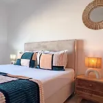Casa Gémeas By Junto Ao Mar